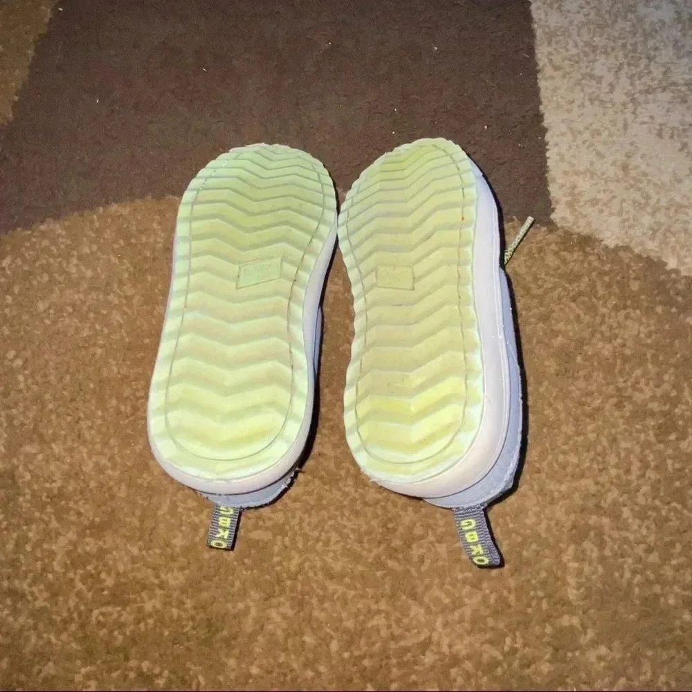 Oshkosh tennis shoes